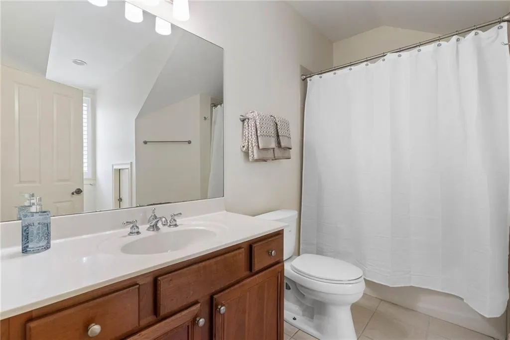 3127 Lenox Road Ne Unit 6, Atlanta, Georgia 30324, 4 Bedrooms Bedrooms, ,3 BathroomsBathrooms,Residential,For Sale,3127 Lenox Road Ne Unit 6,7707137