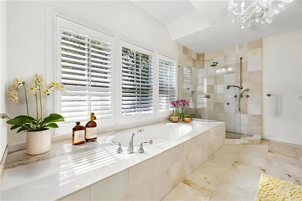 3127 Lenox Road Ne Unit 6, Atlanta, Georgia 30324, 4 Bedrooms Bedrooms, ,3 BathroomsBathrooms,Residential,For Sale,3127 Lenox Road Ne Unit 6,7707137