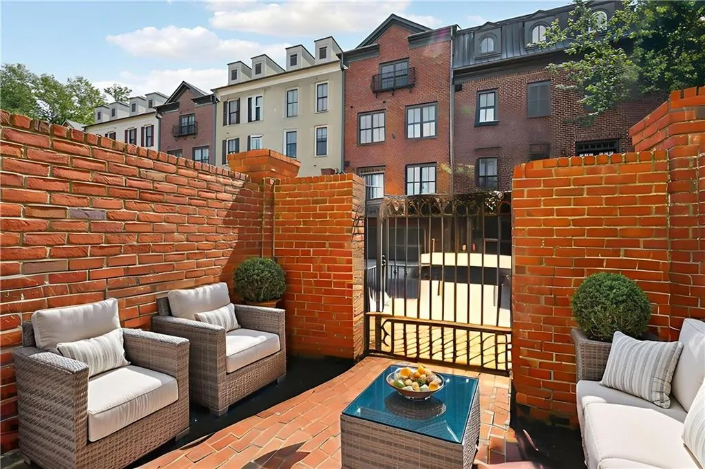 3127 Lenox Road Ne Unit 6, Atlanta, Georgia 30324, 4 Bedrooms Bedrooms, ,3 BathroomsBathrooms,Residential,For Sale,3127 Lenox Road Ne Unit 6,7707137