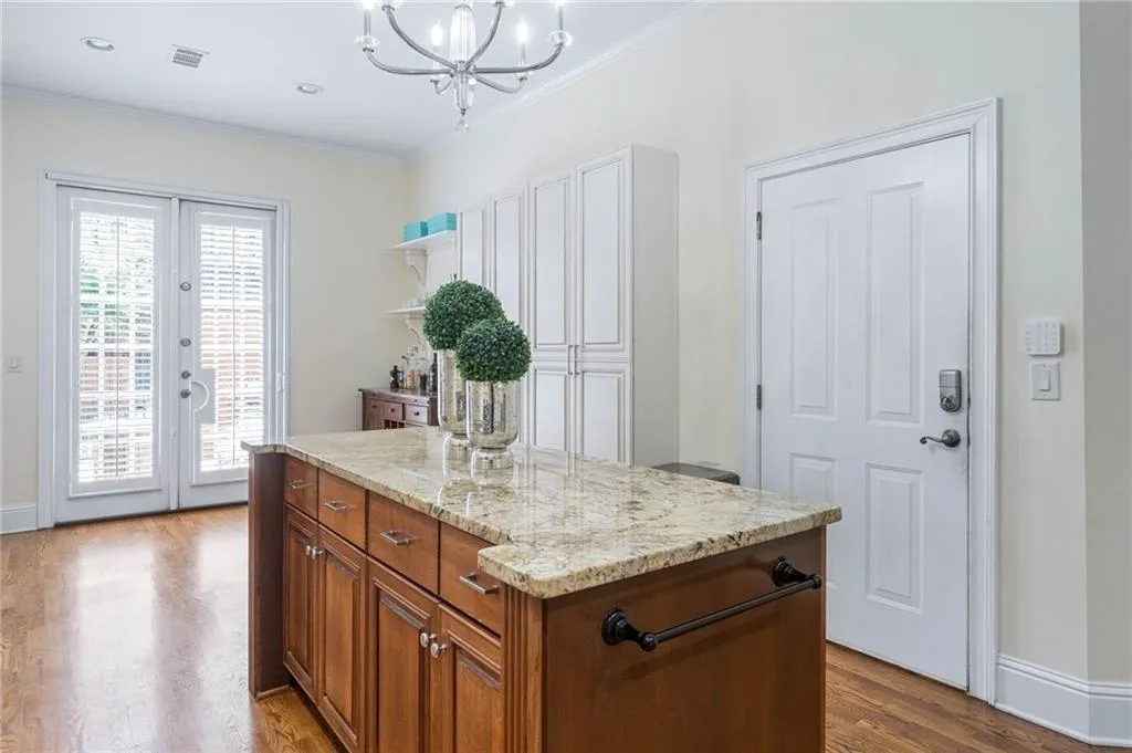 3127 Lenox Road Ne Unit 6, Atlanta, Georgia 30324, 4 Bedrooms Bedrooms, ,3 BathroomsBathrooms,Residential,For Sale,3127 Lenox Road Ne Unit 6,7707137
