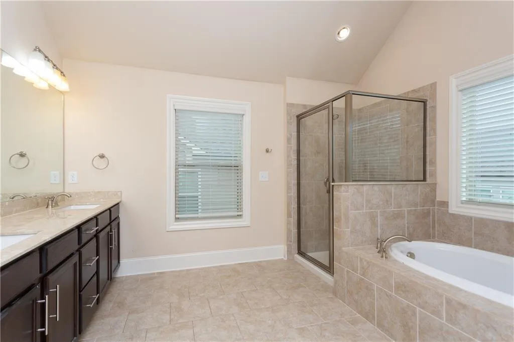 7800 Highland Bluff, Atlanta, Georgia 30328, 4 Bedrooms Bedrooms, ,2 BathroomsBathrooms,Residential,Sold,7800 Highland Bluff,6126406
