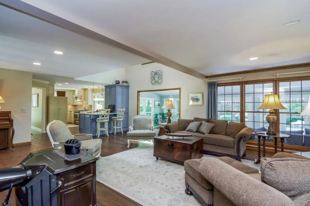 5045 Spruce Bluff Drive, Sandy Springs, Georgia 30350, 4 Bedrooms Bedrooms, ,3 BathroomsBathrooms,Residential,Sold,5045 Spruce Bluff Drive,5532737