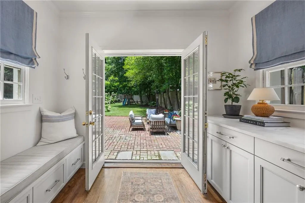 3556 Kingsboro Road Ne, Atlanta, Georgia 30319, 3 Bedrooms Bedrooms, ,2 BathroomsBathrooms,Residential,For Sale,3556 Kingsboro Road Ne,7623166