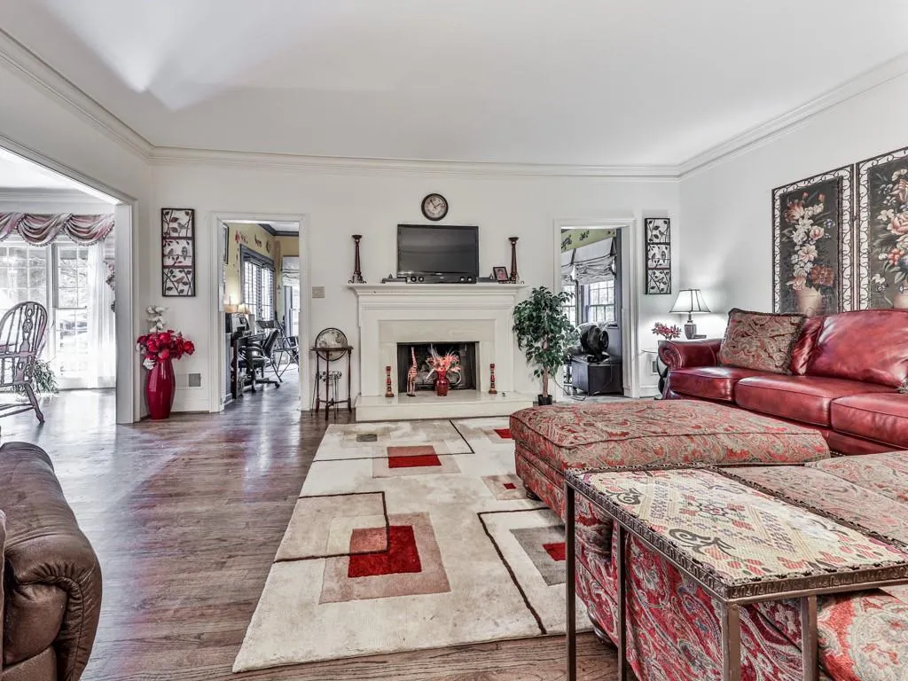 7155 Roswell Road Unit 2, Sandy Springs, Georgia 30328, 3 Bedrooms Bedrooms, ,3 BathroomsBathrooms,Residential,Sold,7155 Roswell Road Unit 2,6957636