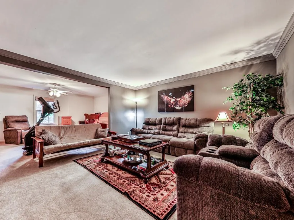 7155 Roswell Road Unit 2, Sandy Springs, Georgia 30328, 3 Bedrooms Bedrooms, ,3 BathroomsBathrooms,Residential,Sold,7155 Roswell Road Unit 2,6957636
