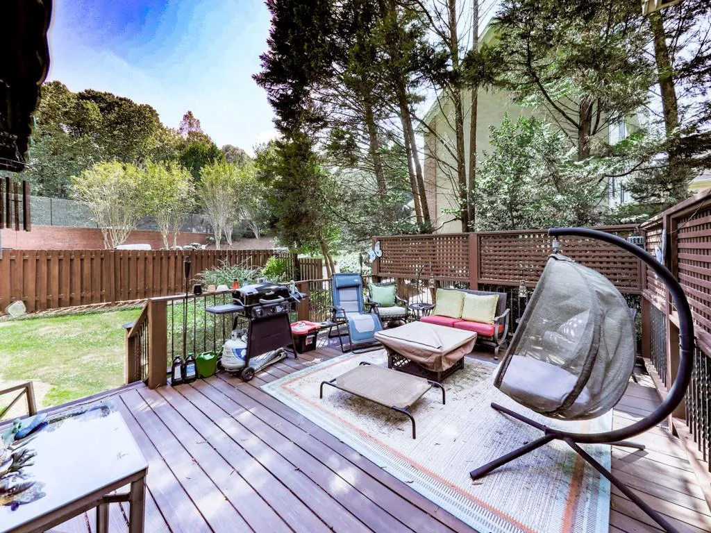7155 Roswell Road Unit 2, Sandy Springs, Georgia 30328, 3 Bedrooms Bedrooms, ,3 BathroomsBathrooms,Residential,Sold,7155 Roswell Road Unit 2,6957636