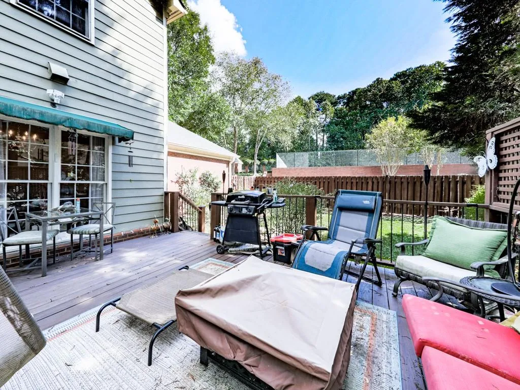 7155 Roswell Road Unit 2, Sandy Springs, Georgia 30328, 3 Bedrooms Bedrooms, ,3 BathroomsBathrooms,Residential,Sold,7155 Roswell Road Unit 2,6957636