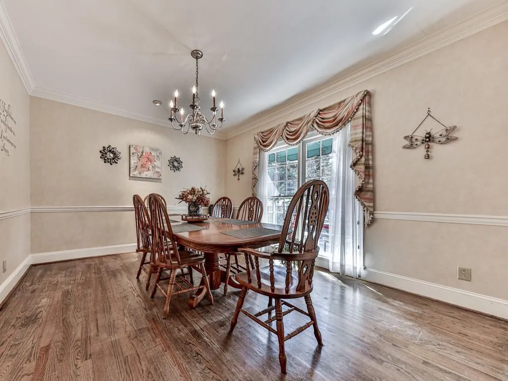 7155 Roswell Road Unit 2, Sandy Springs, Georgia 30328, 3 Bedrooms Bedrooms, ,3 BathroomsBathrooms,Residential,Sold,7155 Roswell Road Unit 2,6957636