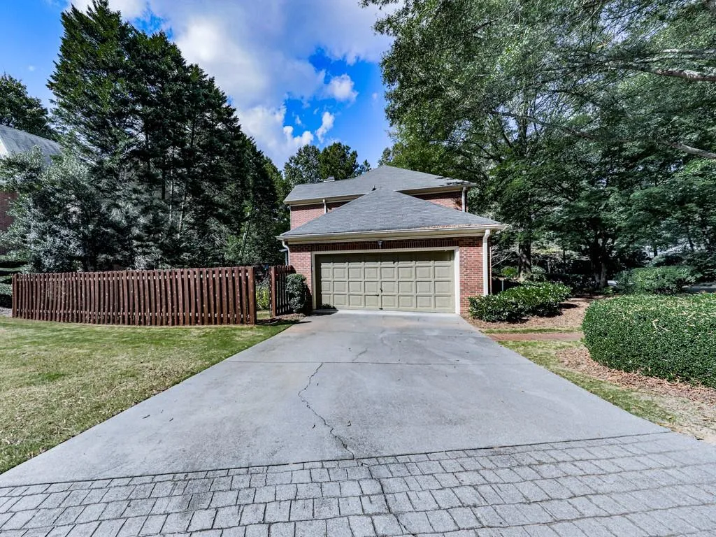 7155 Roswell Road Unit 2, Sandy Springs, Georgia 30328, 3 Bedrooms Bedrooms, ,3 BathroomsBathrooms,Residential,Sold,7155 Roswell Road Unit 2,6957636