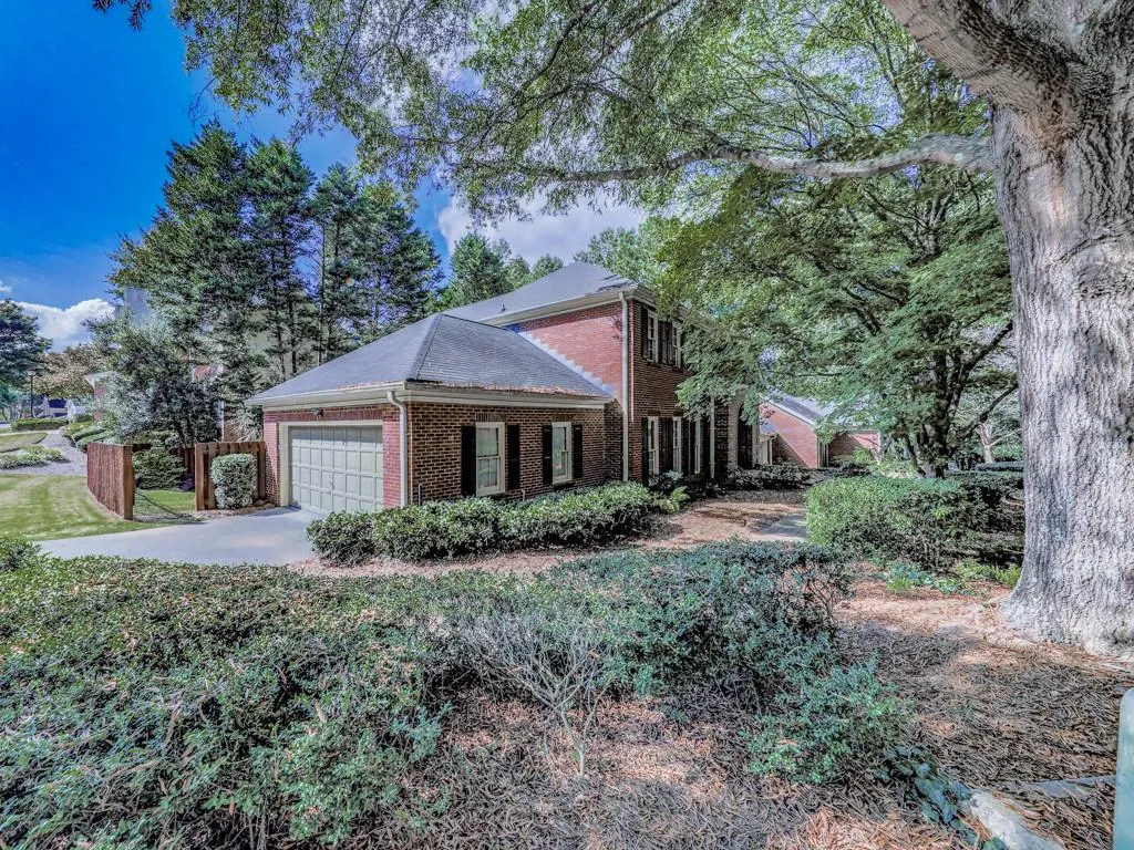 7155 Roswell Road Unit 2, Sandy Springs, Georgia 30328, 3 Bedrooms Bedrooms, ,3 BathroomsBathrooms,Residential,Sold,7155 Roswell Road Unit 2,6957636