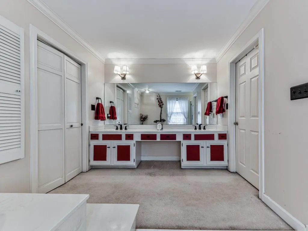 7155 Roswell Road Unit 2, Sandy Springs, Georgia 30328, 3 Bedrooms Bedrooms, ,3 BathroomsBathrooms,Residential,Sold,7155 Roswell Road Unit 2,6957636