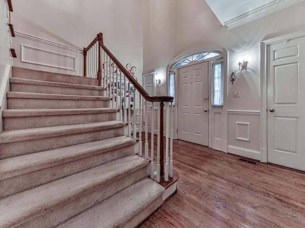 7155 Roswell Road Unit 2, Sandy Springs, Georgia 30328, 3 Bedrooms Bedrooms, ,3 BathroomsBathrooms,Residential,Sold,7155 Roswell Road Unit 2,6957636