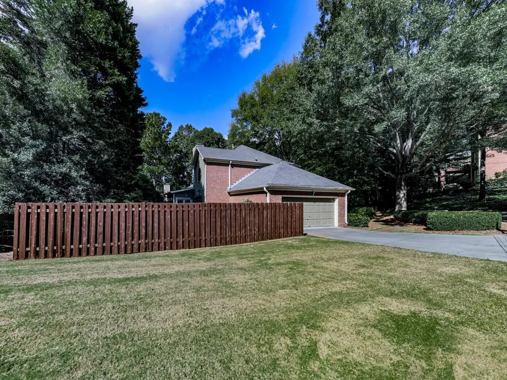 7155 Roswell Road Unit 2, Sandy Springs, Georgia 30328, 3 Bedrooms Bedrooms, ,3 BathroomsBathrooms,Residential,Sold,7155 Roswell Road Unit 2,6957636