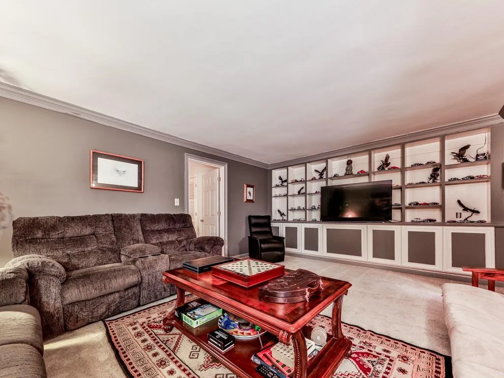 7155 Roswell Road Unit 2, Sandy Springs, Georgia 30328, 3 Bedrooms Bedrooms, ,3 BathroomsBathrooms,Residential,Sold,7155 Roswell Road Unit 2,6957636