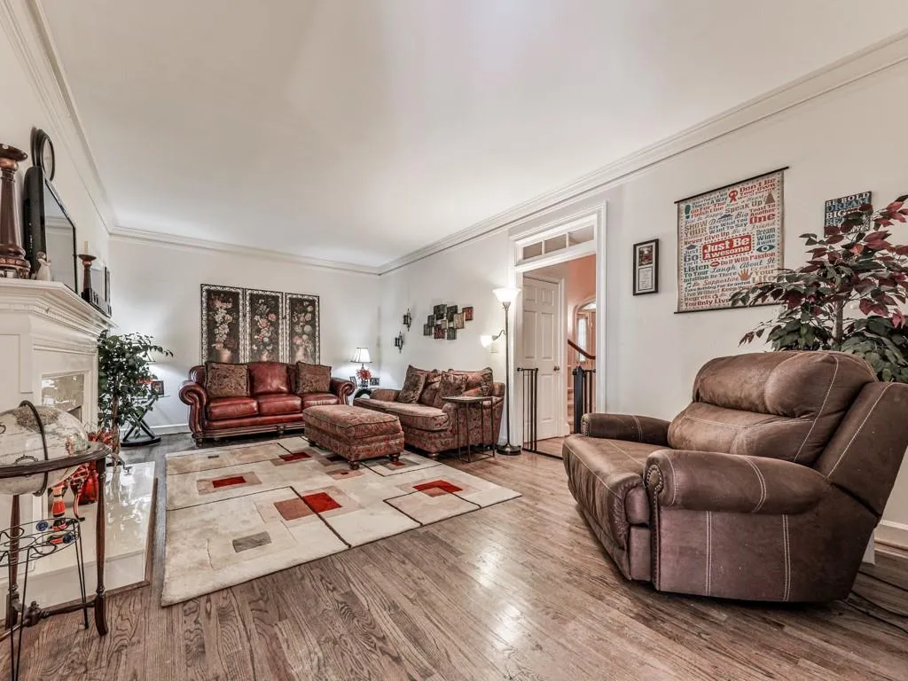 7155 Roswell Road Unit 2, Sandy Springs, Georgia 30328, 3 Bedrooms Bedrooms, ,3 BathroomsBathrooms,Residential,Sold,7155 Roswell Road Unit 2,6957636