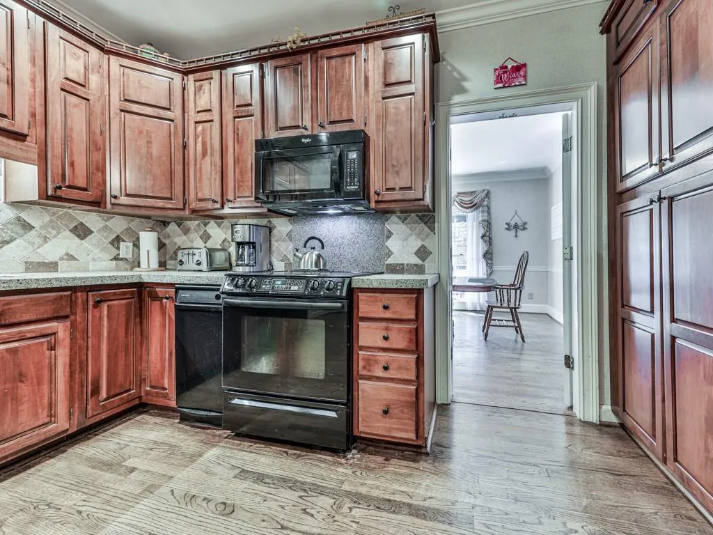 7155 Roswell Road Unit 2, Sandy Springs, Georgia 30328, 3 Bedrooms Bedrooms, ,3 BathroomsBathrooms,Residential,Sold,7155 Roswell Road Unit 2,6957636