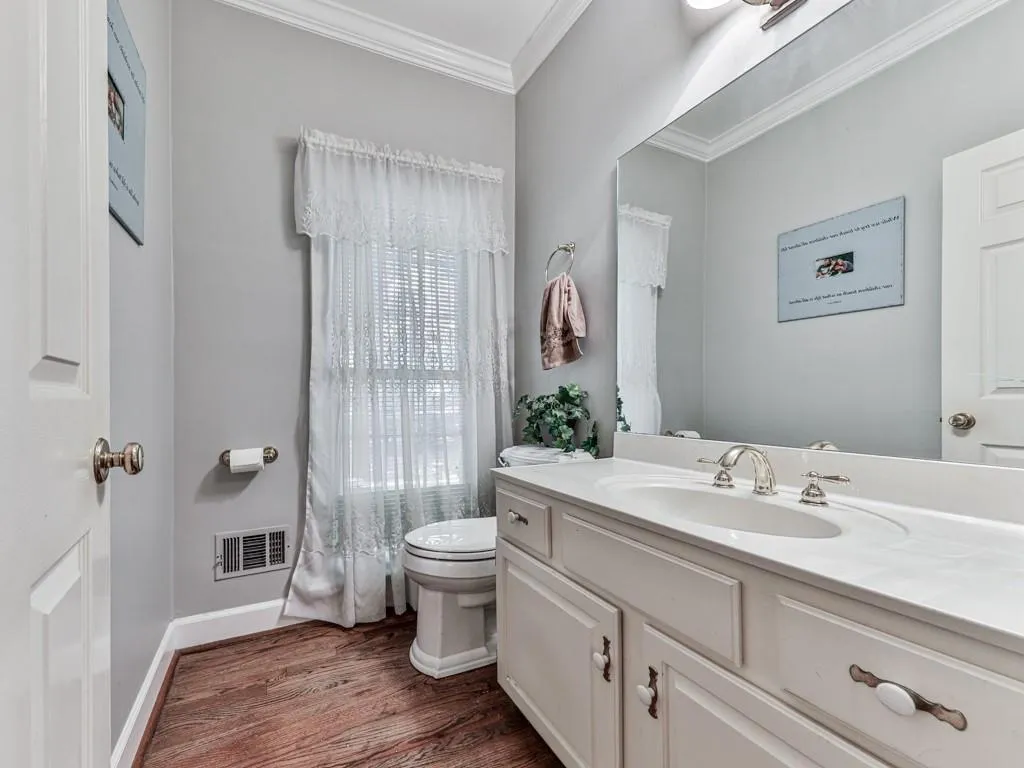 7155 Roswell Road Unit 2, Sandy Springs, Georgia 30328, 3 Bedrooms Bedrooms, ,3 BathroomsBathrooms,Residential,Sold,7155 Roswell Road Unit 2,6957636