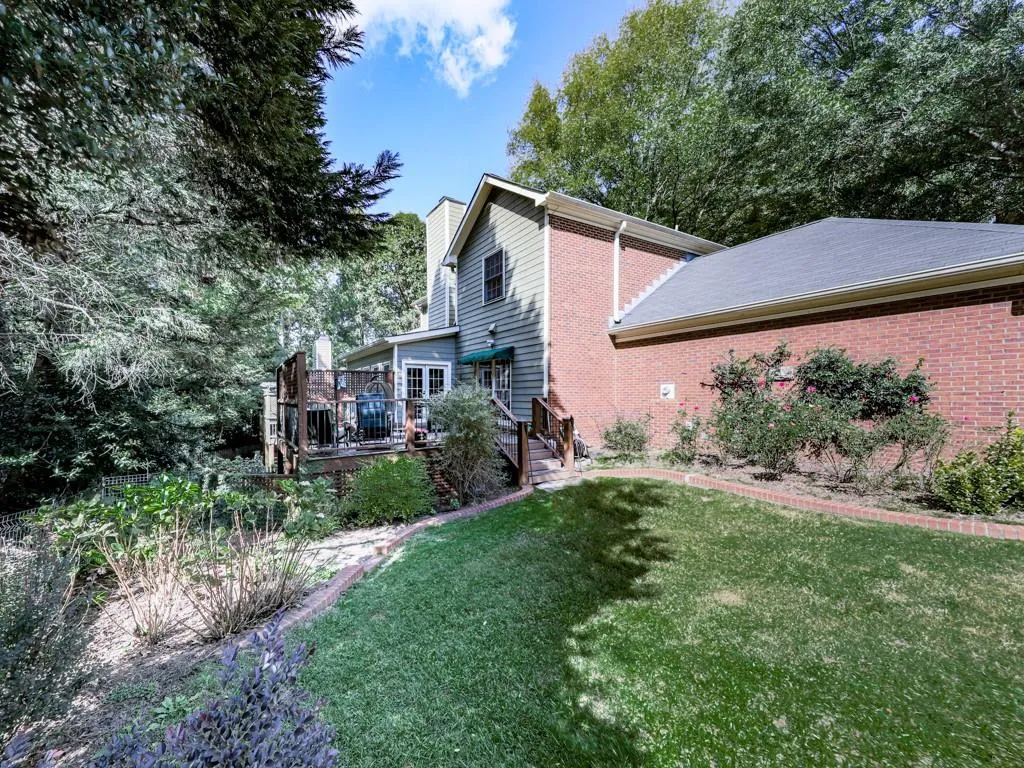 7155 Roswell Road Unit 2, Sandy Springs, Georgia 30328, 3 Bedrooms Bedrooms, ,3 BathroomsBathrooms,Residential,Sold,7155 Roswell Road Unit 2,6957636