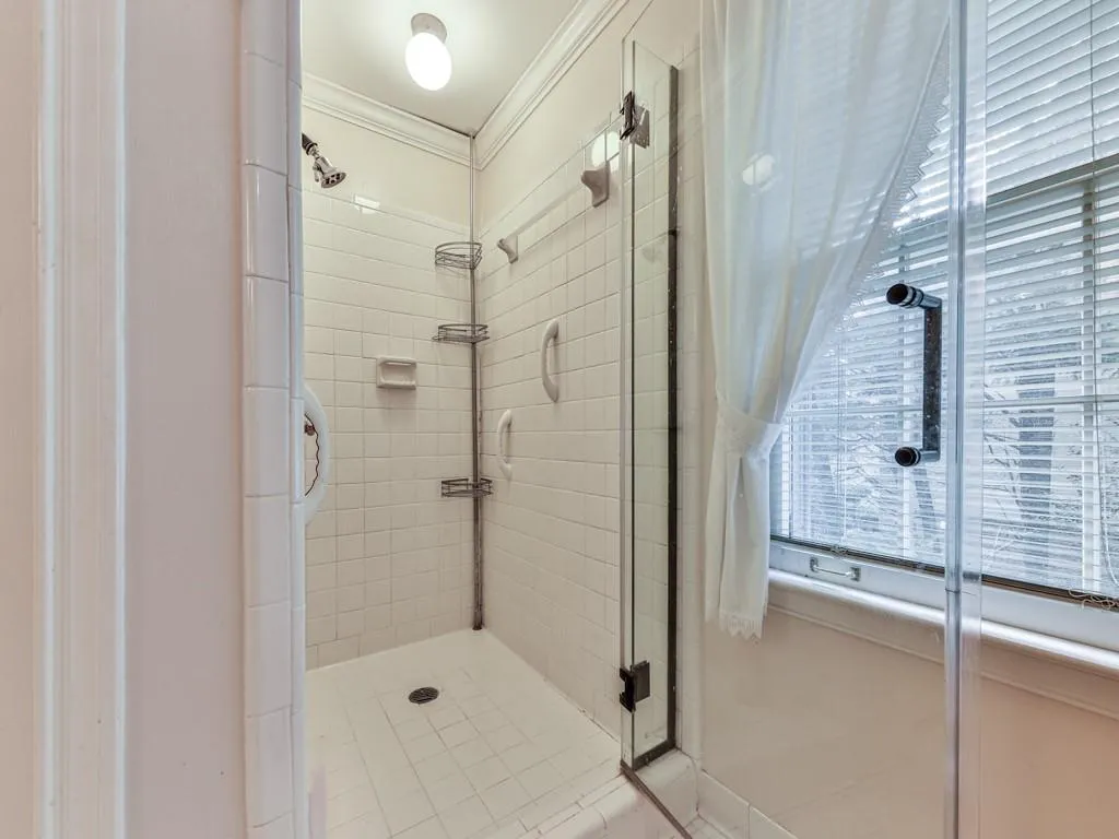 7155 Roswell Road Unit 2, Sandy Springs, Georgia 30328, 3 Bedrooms Bedrooms, ,3 BathroomsBathrooms,Residential,Sold,7155 Roswell Road Unit 2,6957636