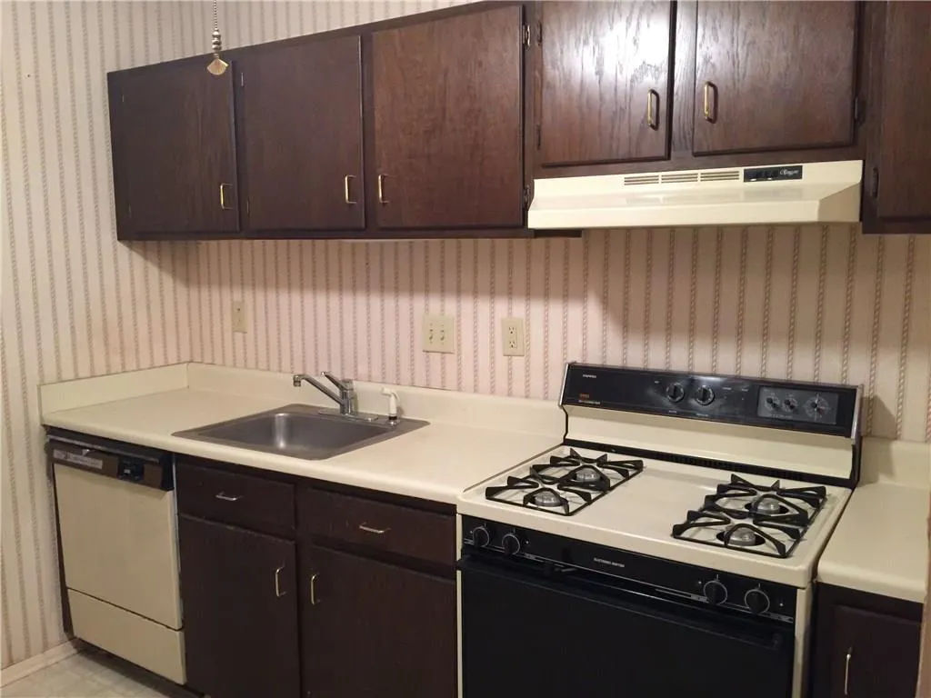 910 Woodcliff Drive Unit 910, Sandy Springs, Georgia 30350, 2 Bedrooms Bedrooms, ,2 BathroomsBathrooms,Residential,Sold,910 Woodcliff Drive Unit 910,5837420