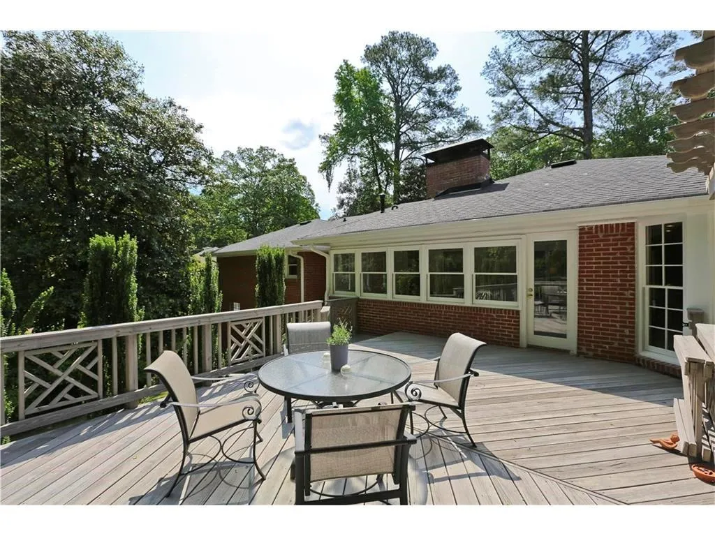 495 Riverside Parkway, Sandy Springs, Georgia 30328, 3 Bedrooms Bedrooms, ,2 BathroomsBathrooms,Residential,Sold,495 Riverside Parkway,5687554