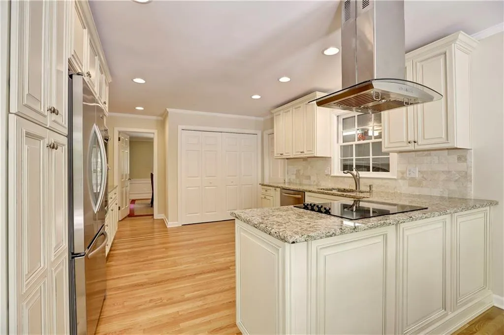 495 Riverside Parkway, Sandy Springs, Georgia 30328, 3 Bedrooms Bedrooms, ,2 BathroomsBathrooms,Residential,Sold,495 Riverside Parkway,5687554