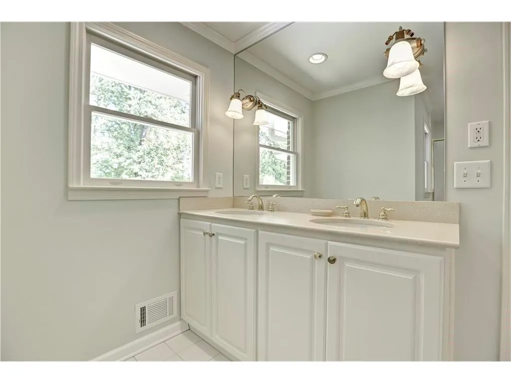 495 Riverside Parkway, Sandy Springs, Georgia 30328, 3 Bedrooms Bedrooms, ,2 BathroomsBathrooms,Residential,Sold,495 Riverside Parkway,5687554
