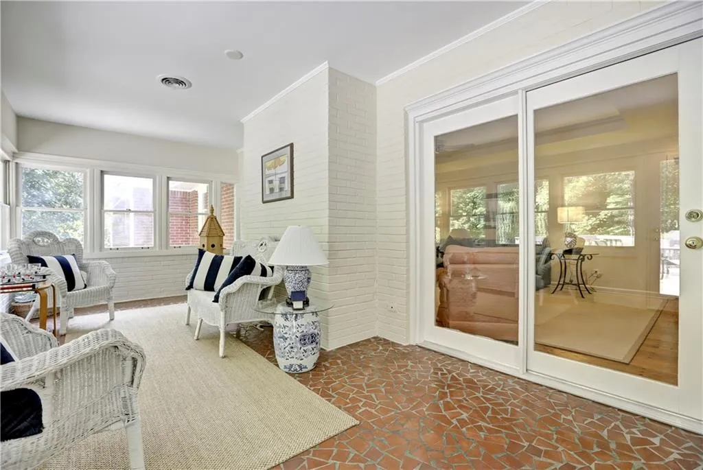 495 Riverside Parkway, Sandy Springs, Georgia 30328, 3 Bedrooms Bedrooms, ,2 BathroomsBathrooms,Residential,Sold,495 Riverside Parkway,5687554