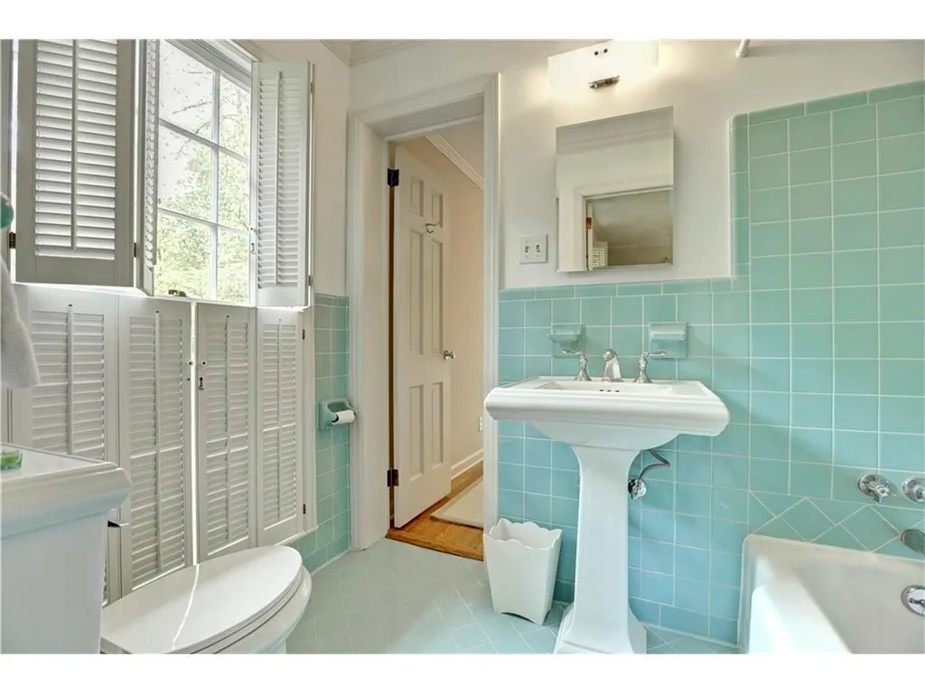 495 Riverside Parkway, Sandy Springs, Georgia 30328, 3 Bedrooms Bedrooms, ,2 BathroomsBathrooms,Residential,Sold,495 Riverside Parkway,5687554