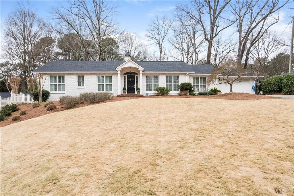 191 Pine Lake Drive, Atlanta, Georgia 30327, 4 Bedrooms Bedrooms, ,3 BathroomsBathrooms,Residential,Sold,191 Pine Lake Drive,6535247