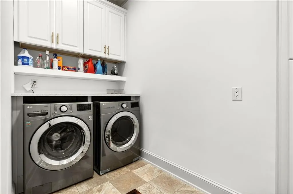 4979 Long Island Drive Nw, Atlanta, Georgia 30327, 4 Bedrooms Bedrooms, ,4 BathroomsBathrooms,Residential,For Sale,4979 Long Island Drive Nw,7731789