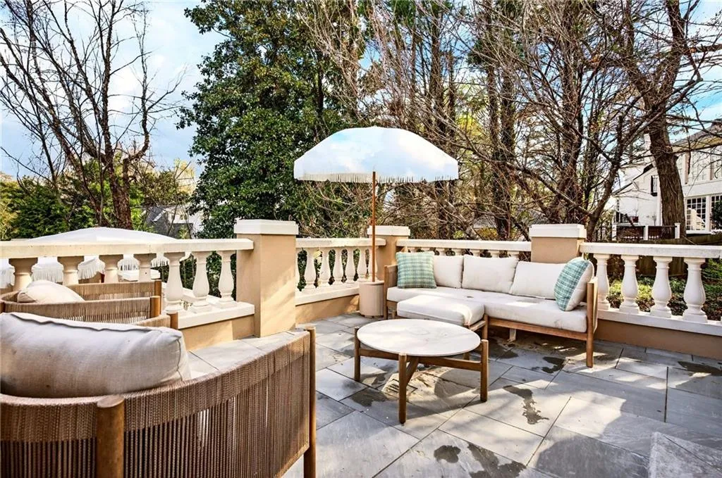 Views pool area