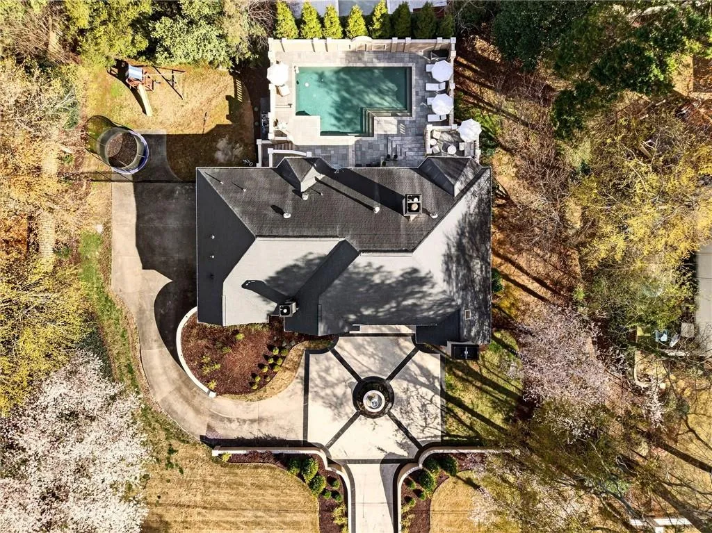 4979 Long Island Drive Nw, Atlanta, Georgia 30327, 4 Bedrooms Bedrooms, ,4 BathroomsBathrooms,Residential,For Sale,4979 Long Island Drive Nw,7731789