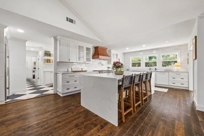 5700 Eden Roc Lane, Sandy Springs, Georgia 30342, 5 Bedrooms Bedrooms, ,5 BathroomsBathrooms,Residential,Sold,5700 Eden Roc Lane,7157797