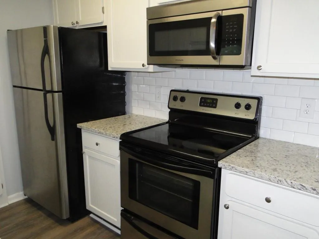 1212 Highland Bluff Drive Se Unit 212, Atlanta, Georgia 30339, 1 Bedroom Bedrooms, ,1 BathroomBathrooms,Residential,Sold,1212 Highland Bluff Drive Se Unit 212,5893652
