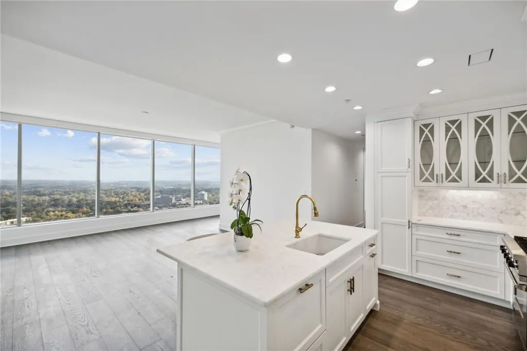 3630 Peachtree Road Ne Unit 3106, Atlanta, Georgia 30326, 1 Bedroom Bedrooms, ,1 BathroomBathrooms,Residential,For Sale,3630 Peachtree Road Ne Unit 3106,7485251