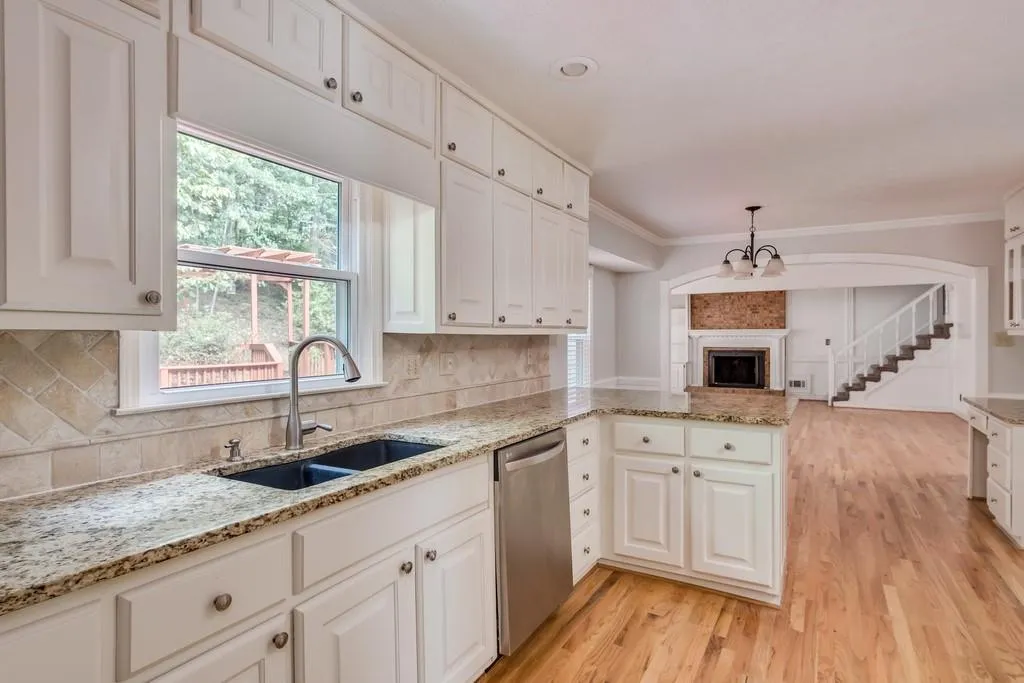 250 Woodrill Way, Sandy Springs, Georgia 30350, 5 Bedrooms Bedrooms, ,3 BathroomsBathrooms,Residential,Sold,250 Woodrill Way,6621175