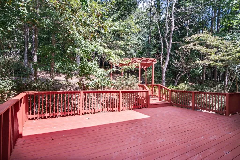 250 Woodrill Way, Sandy Springs, Georgia 30350, 5 Bedrooms Bedrooms, ,3 BathroomsBathrooms,Residential,Sold,250 Woodrill Way,6621175
