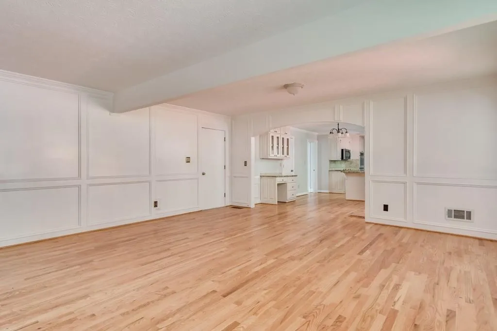 250 Woodrill Way, Sandy Springs, Georgia 30350, 5 Bedrooms Bedrooms, ,3 BathroomsBathrooms,Residential,Sold,250 Woodrill Way,6621175