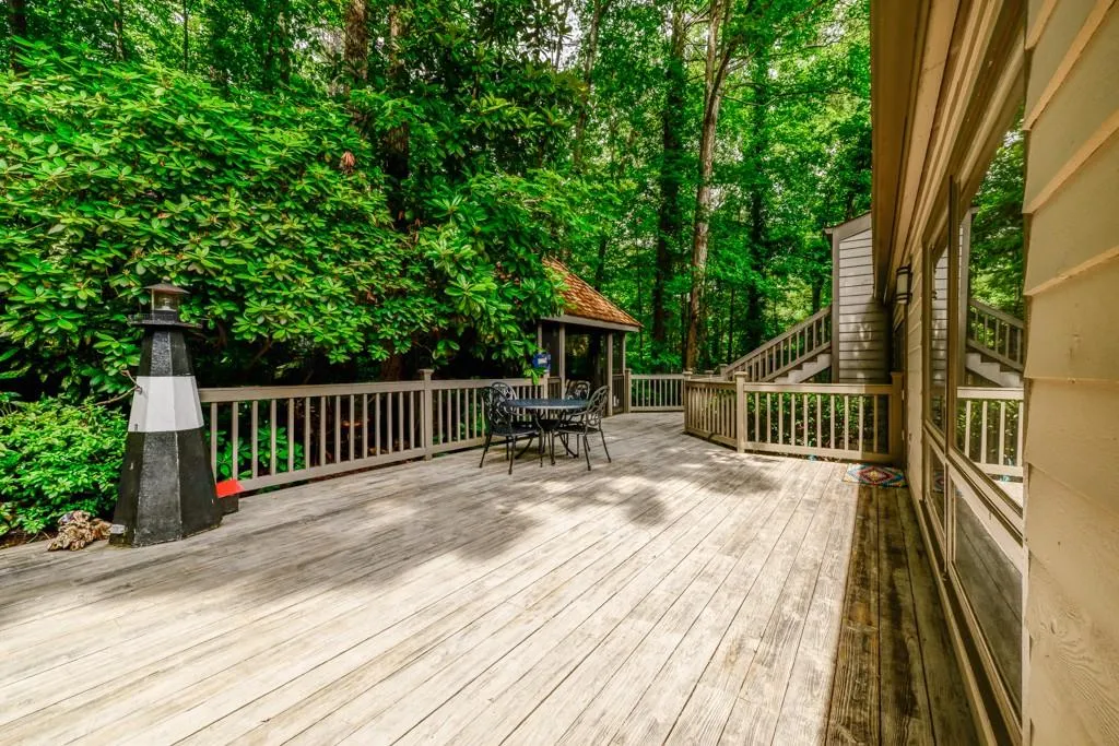 5470 E Idlewood Lane, Sandy Springs, Georgia 30327, 5 Bedrooms Bedrooms, ,5 BathroomsBathrooms,Residential,Sold,5470 E Idlewood Lane,5859849