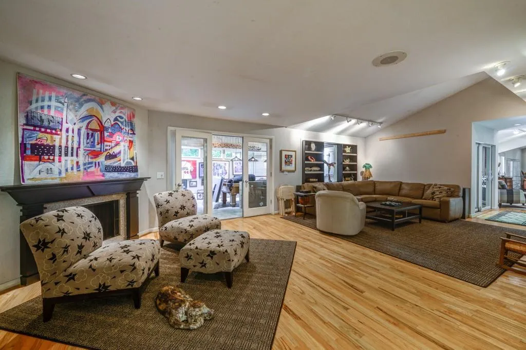 5470 E Idlewood Lane, Sandy Springs, Georgia 30327, 5 Bedrooms Bedrooms, ,5 BathroomsBathrooms,Residential,Sold,5470 E Idlewood Lane,5859849