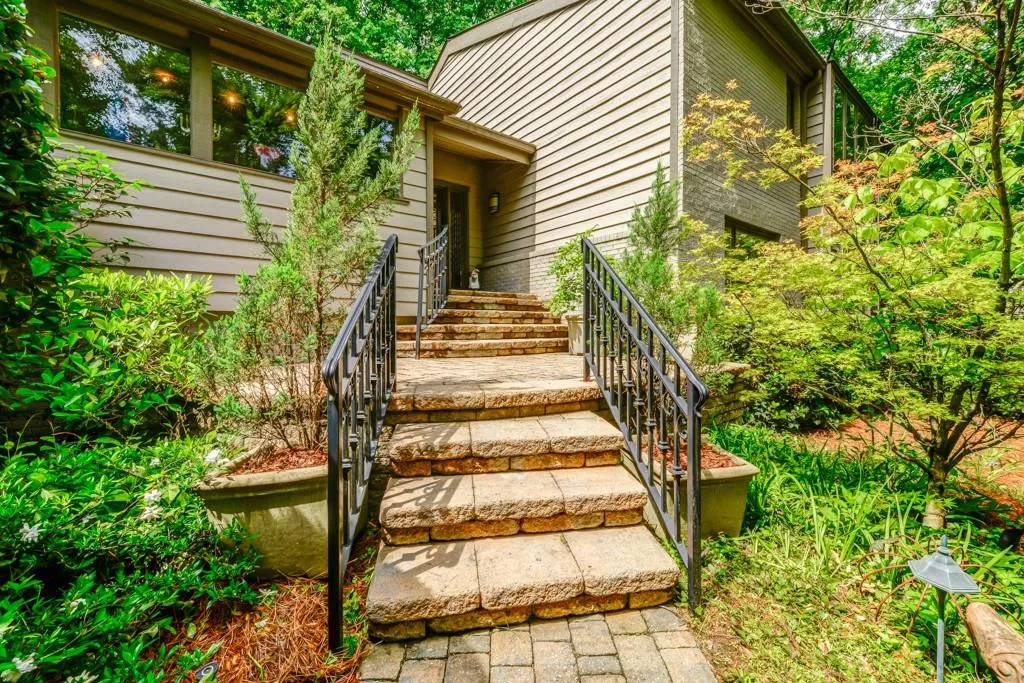 5470 E Idlewood Lane, Sandy Springs, Georgia 30327, 5 Bedrooms Bedrooms, ,5 BathroomsBathrooms,Residential,Sold,5470 E Idlewood Lane,5859849