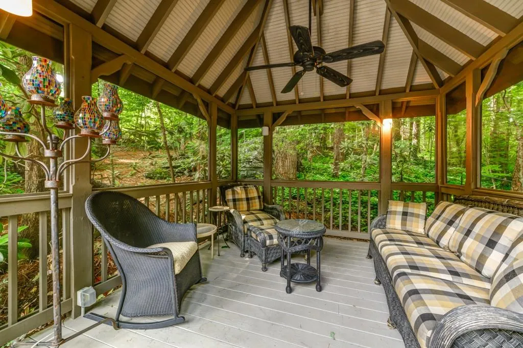 5470 E Idlewood Lane, Sandy Springs, Georgia 30327, 5 Bedrooms Bedrooms, ,5 BathroomsBathrooms,Residential,Sold,5470 E Idlewood Lane,5859849