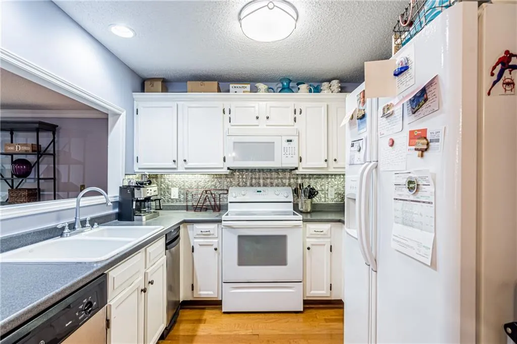 703 Hollyfax Circle, Sandy Springs, Georgia 30328, 1 Bedroom Bedrooms, ,1 BathroomBathrooms,Residential,Sold,703 Hollyfax Circle,6612703