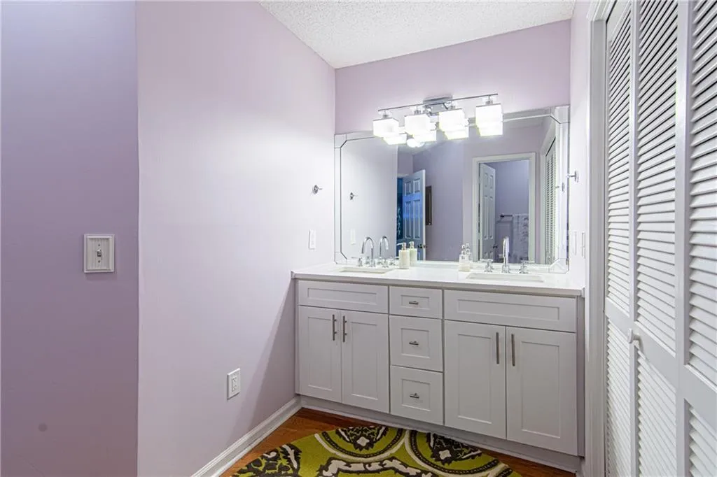 703 Hollyfax Circle, Sandy Springs, Georgia 30328, 1 Bedroom Bedrooms, ,1 BathroomBathrooms,Residential,Sold,703 Hollyfax Circle,6612703