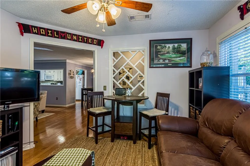 703 Hollyfax Circle, Sandy Springs, Georgia 30328, 1 Bedroom Bedrooms, ,1 BathroomBathrooms,Residential,Sold,703 Hollyfax Circle,6612703