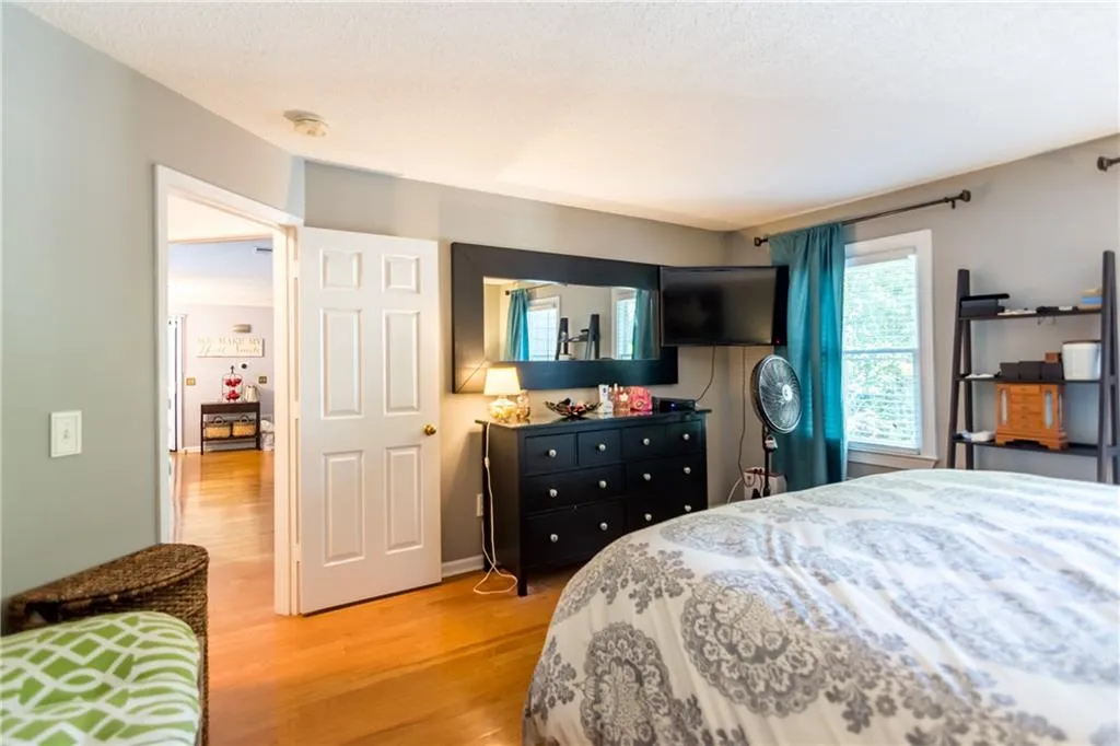 703 Hollyfax Circle, Sandy Springs, Georgia 30328, 1 Bedroom Bedrooms, ,1 BathroomBathrooms,Residential,Sold,703 Hollyfax Circle,6612703