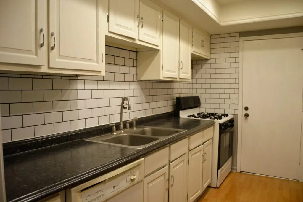 6851 Roswell Road Unit D28, Sandy Springs, Georgia 30328, 2 Bedrooms Bedrooms, ,2 BathroomsBathrooms,Residential,Sold,6851 Roswell Road Unit D28,5923837