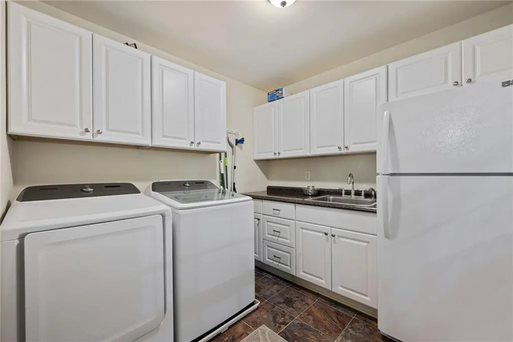 6610 Williamson Drive, Atlanta, Georgia 30328, 4 Bedrooms Bedrooms, ,3 BathroomsBathrooms,Residential,For Sale,6610 Williamson Drive,7739752