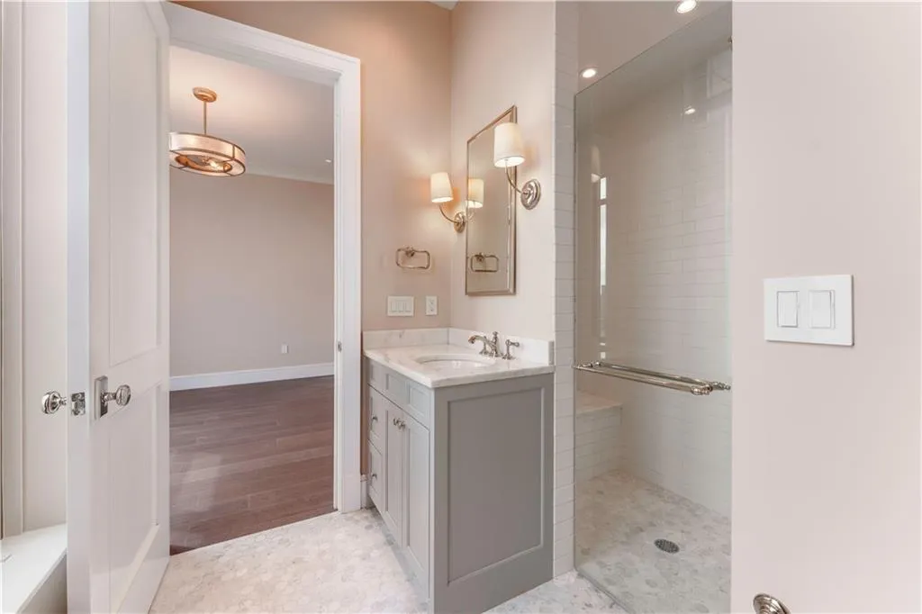 3376 Peachtree Road Ne Unit 35a, Atlanta, Georgia 30326, 3 Bedrooms Bedrooms, ,3 BathroomsBathrooms,Residential,For Sale,3376 Peachtree Road Ne Unit 35a,7582696